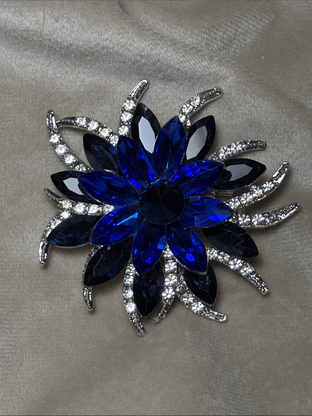 Elegant Blue Crystal Floral Brooch - Sparkling Statement Accessory